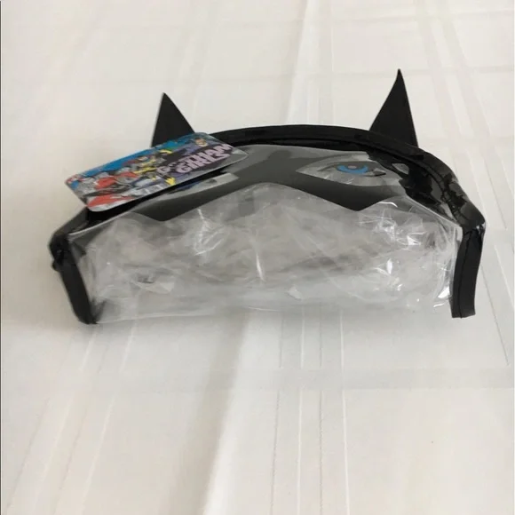 𝅺LONDON Soho's BATGIRL zippered makeup bag. - Picture 5 of 6